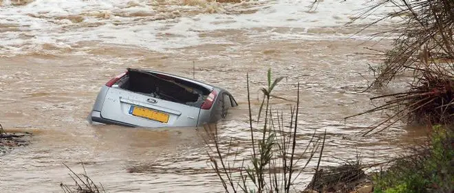 inondations-voiture